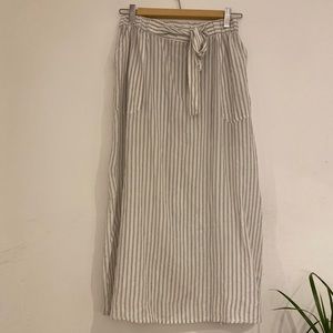 Midi Skirt with belt